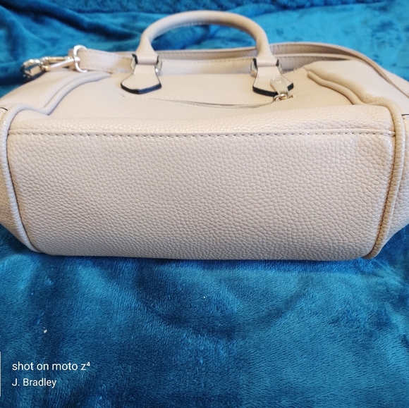 Michael Kors Shoulder or Tote Bag. Used like New. - Picture 5 of 7